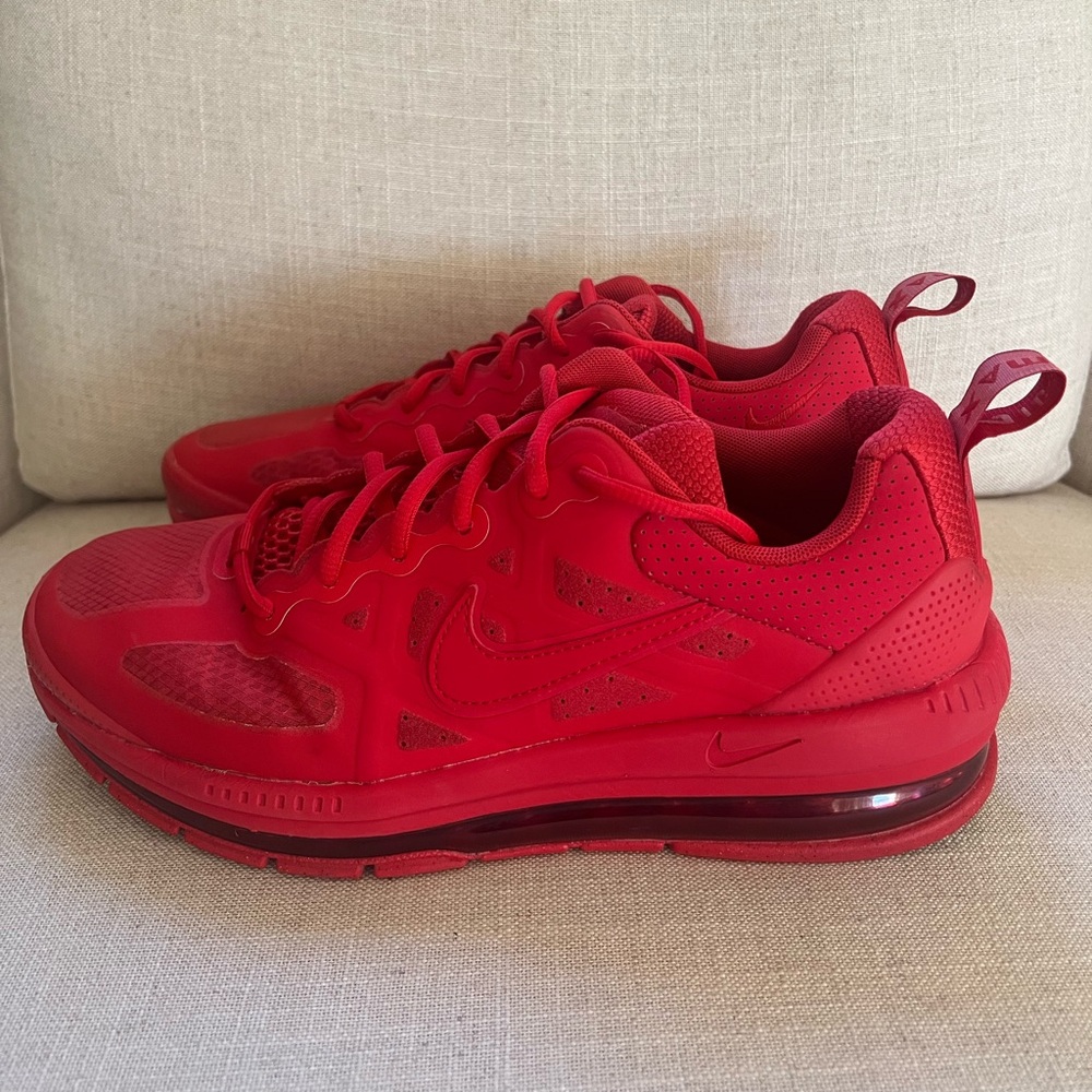 RED NIKE AIR MAX